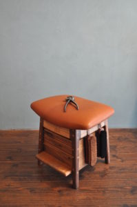 靴職人の作業椅子